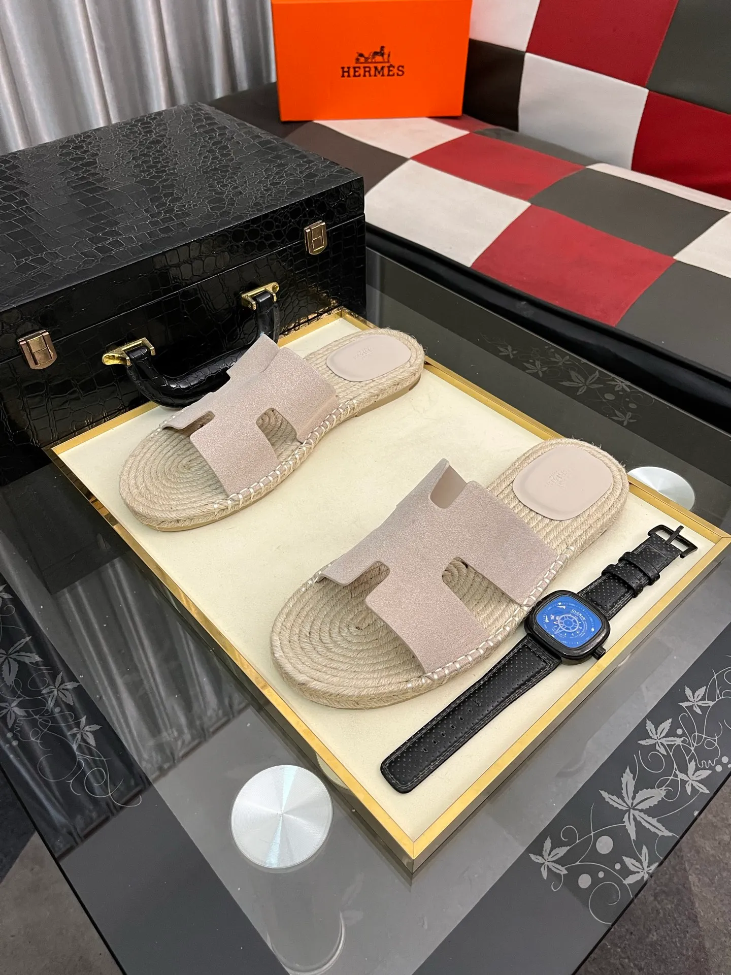Men's shoes 💰320⌚️⌚️《HERMES》Hermès 💁♂️Men's casual slippers, quality comparison at counters🧚🏿♂️ The first layer of the upper is imported high mercerized matte, purely hand-drawn, raw rubber breathable and non-slip outsole, the lining is breathable and comfortable lambskin, the density is 100% comfortable, the original rubber outsole is wear-resistant and has a code number of 38-44. Can be customized 45-46-47
